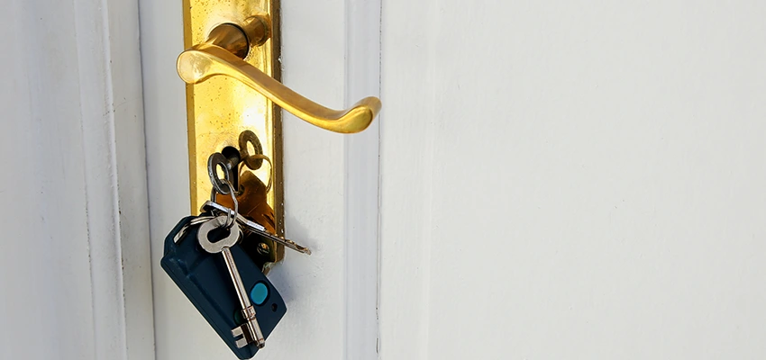 Broken Door Key Extraction in Lake in the Hills